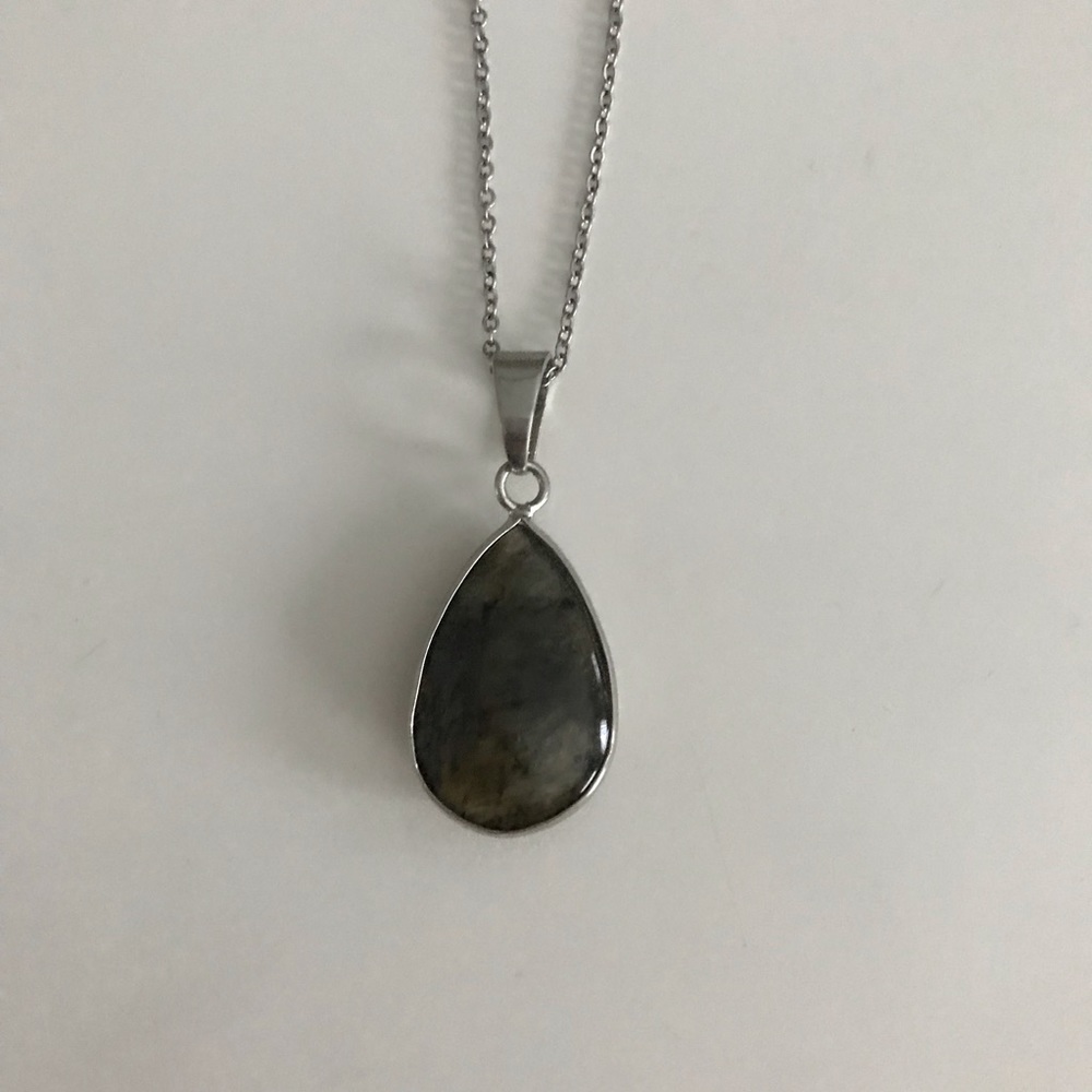❌ SOLD | Brandy Melville Crystal Teardrop Necklace